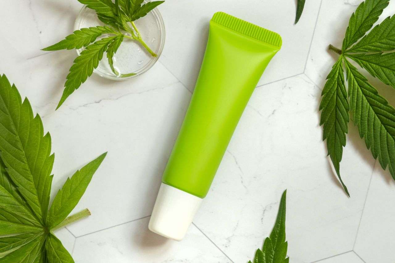 CBD-acne-relief-creme-tube