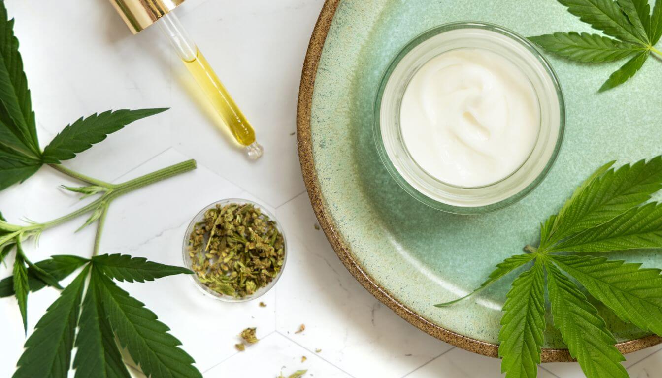 cbd-olie-te-og-fløde-med-hamp-protein-pulver